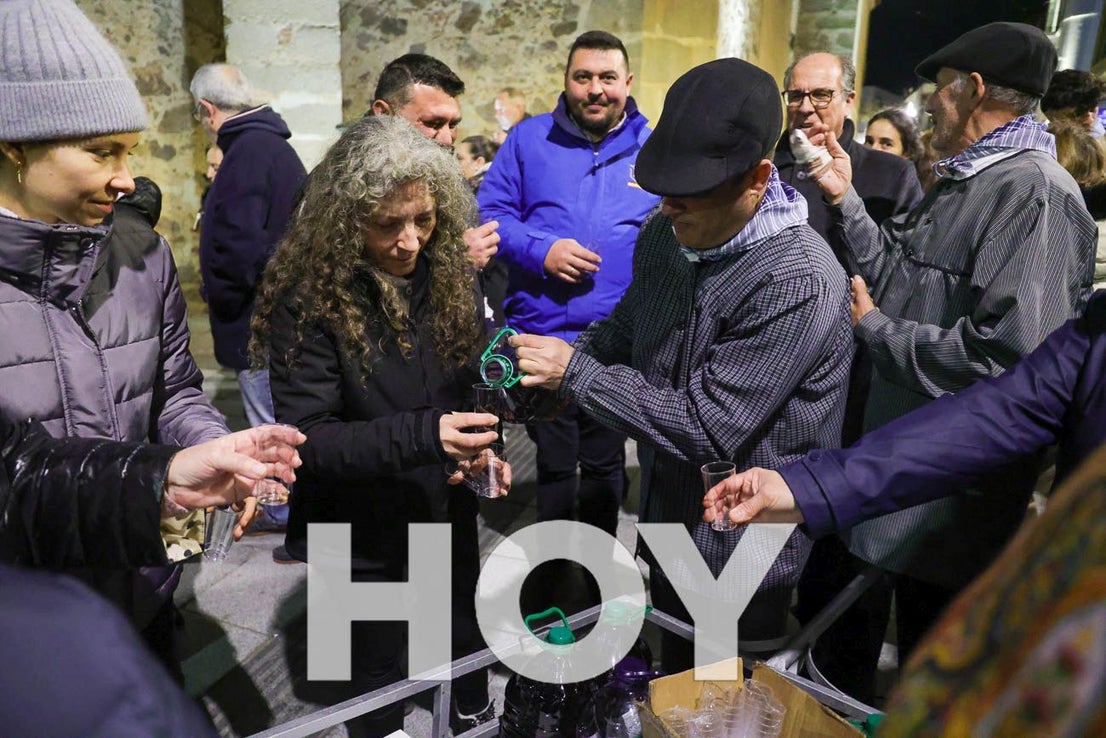 FOTOS | Tradicional Manteo del Pelele en Villanueva de la Serena