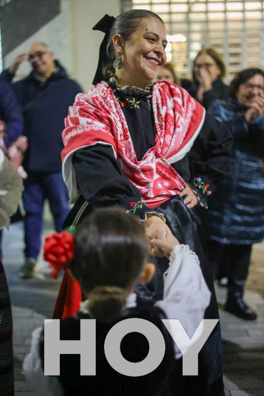 FOTOS | Tradicional Manteo del Pelele en Villanueva de la Serena