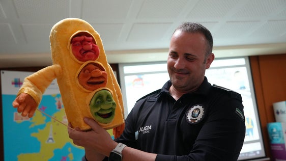Marionetas de Policía Local para enseñar educación vial