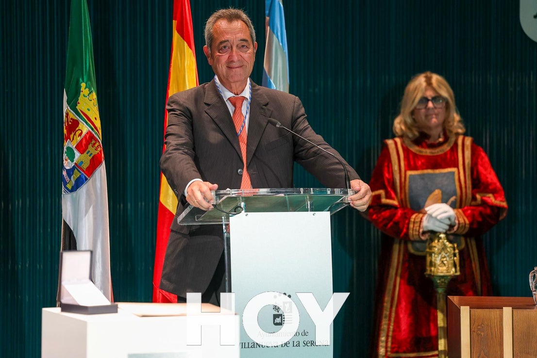 En imágenes: Atanasio Naranjo recibe la Medalla de la Ciudad
