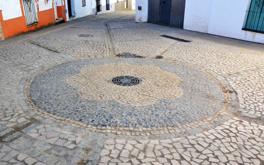 Nuevo empedradode la calle La Fuente.