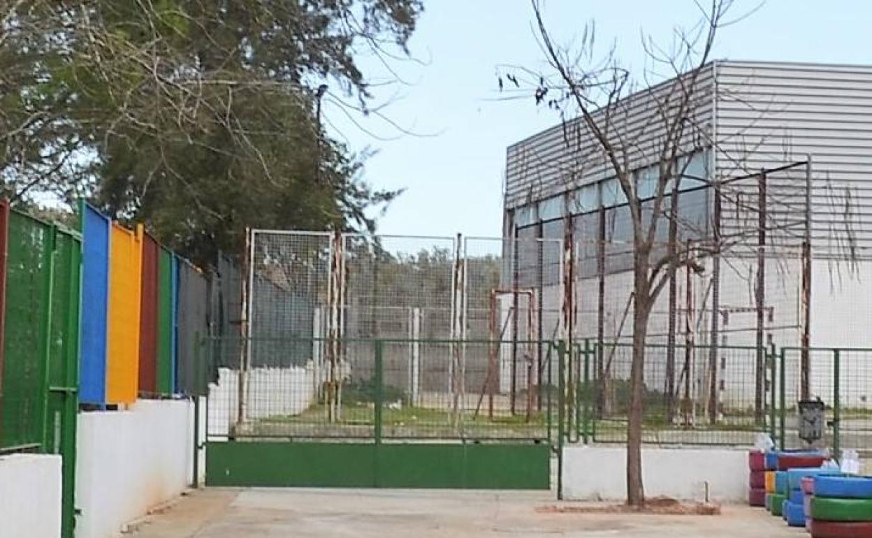 Puerta del patio de Educación Infantil.