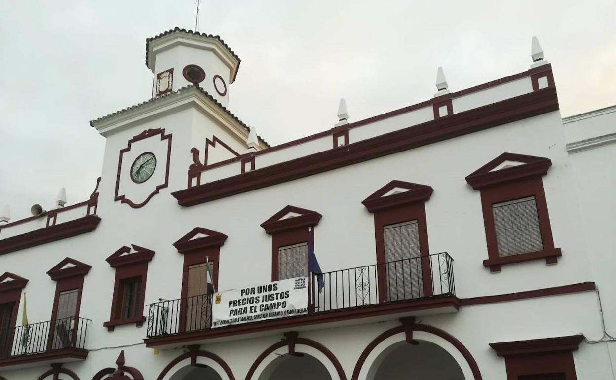 Fachada Ayuntamiento de Villanueva del Fresno.