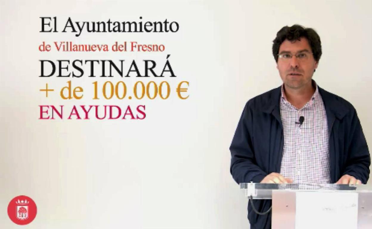 Instante del comunicado realizado por el alcalde.