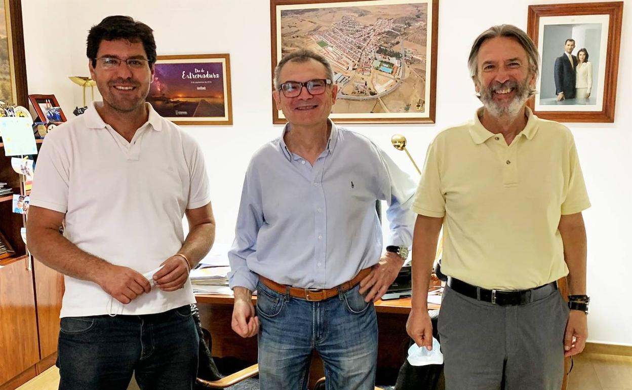 Díaz Farias, Gómez Casado y Gónzalez Montes en la foto de despedida.
