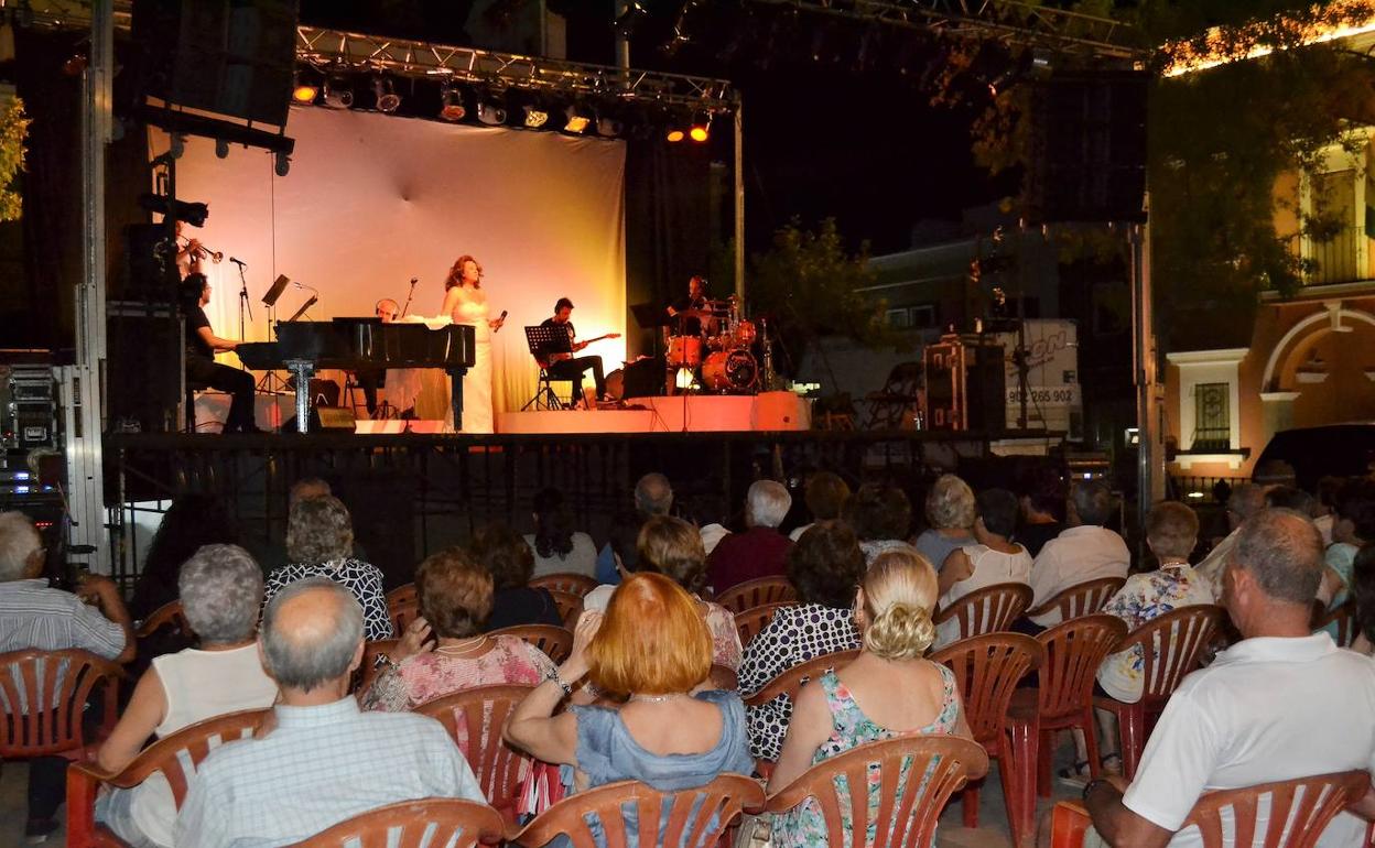 Concierto realizado en la plaza de España, imagen de archivo.