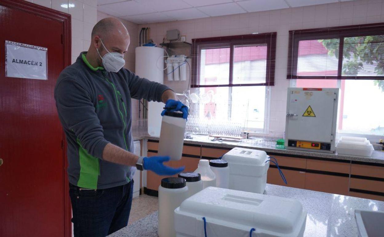 Los técnicos de PROMEDIO han analizado las aguas residuales.