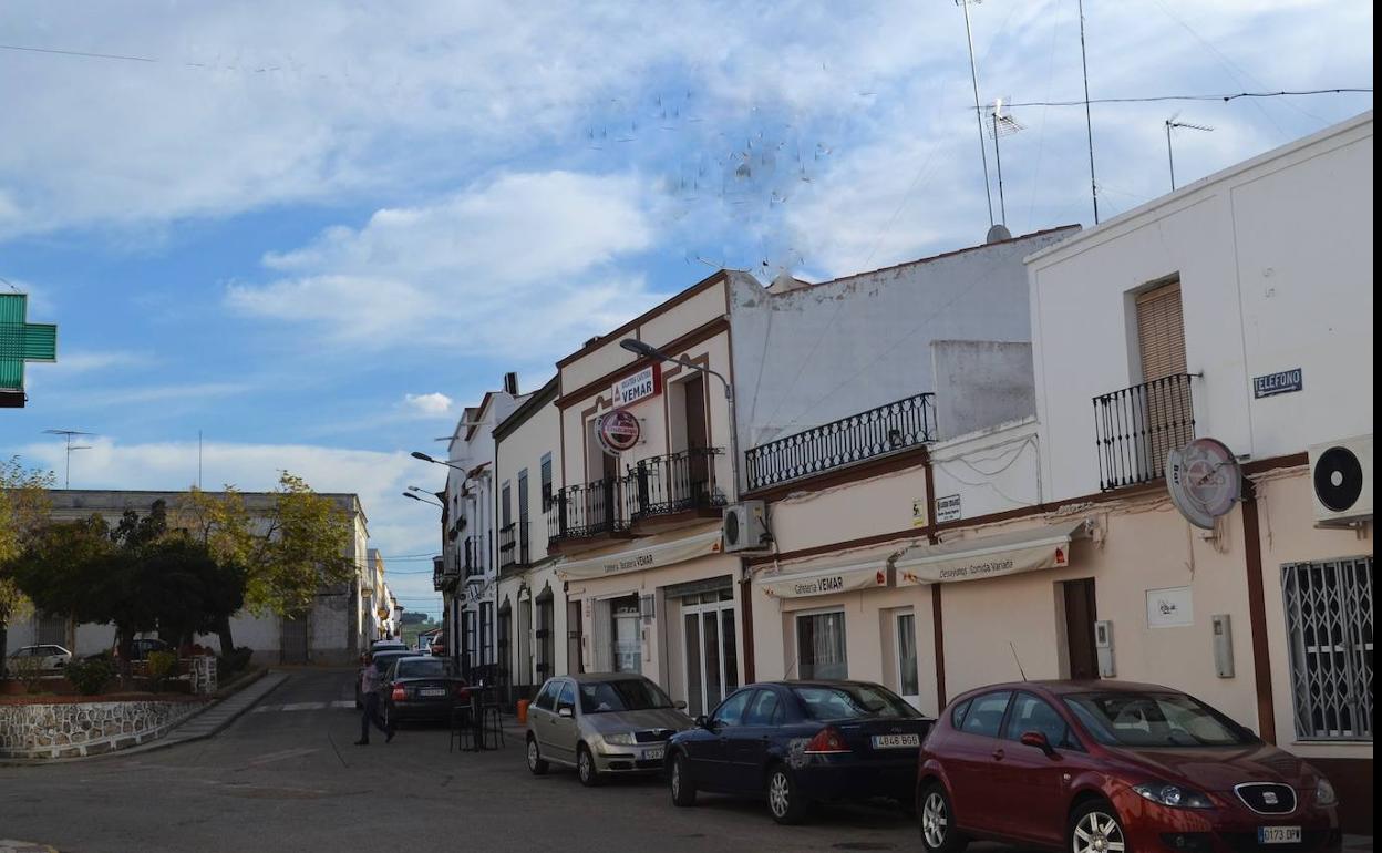 Detalle de una calle con establecimientos de la localidad.