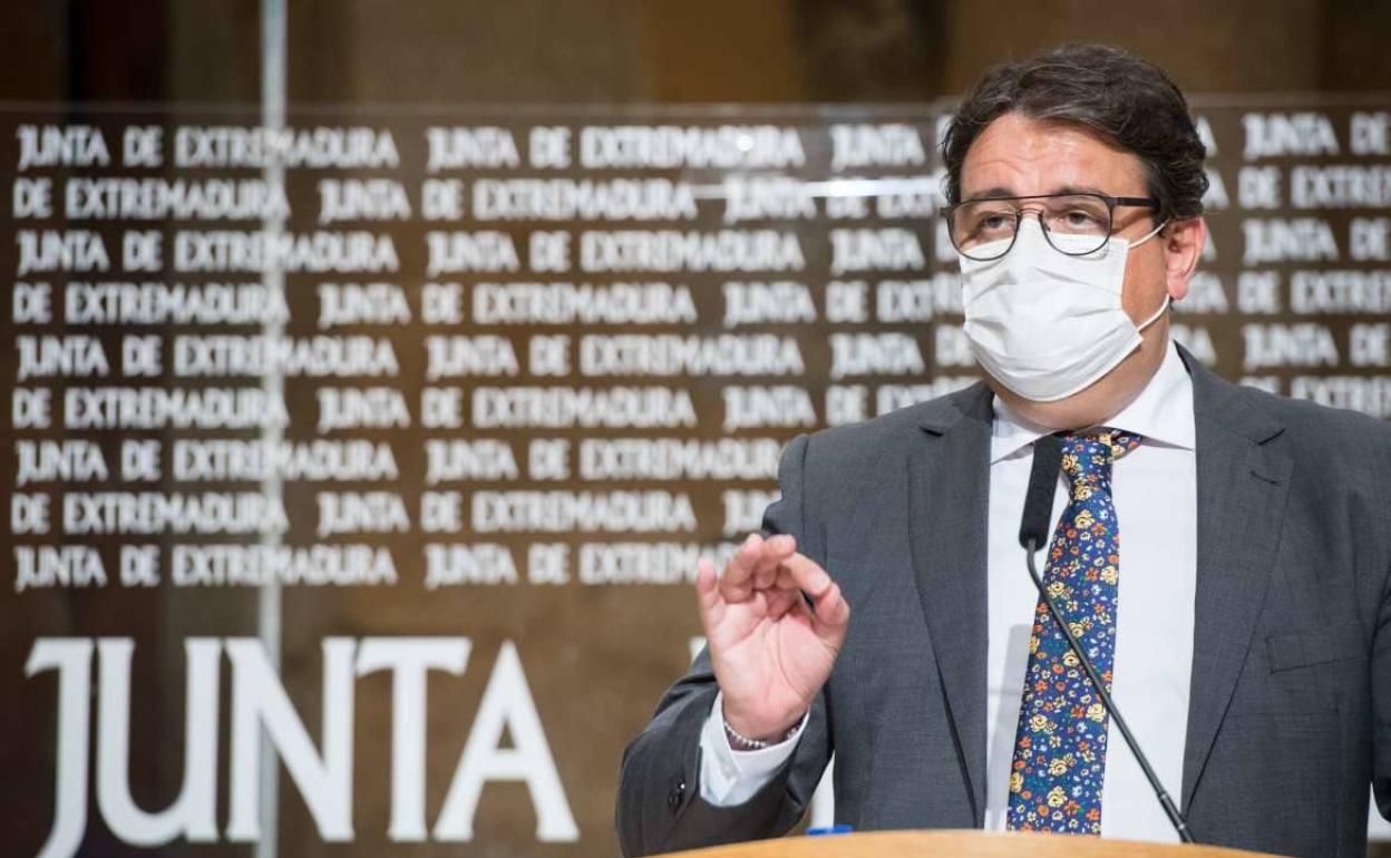 José María Vergeles Consejero de Sanidad y Servicios Sociales. 