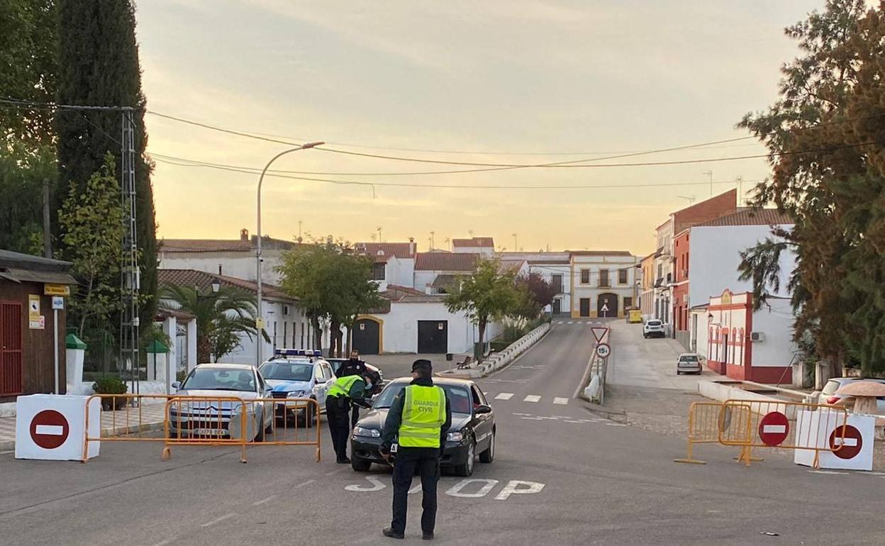 Control de acceso y salida a la localidad en la Avenida de Portugal.