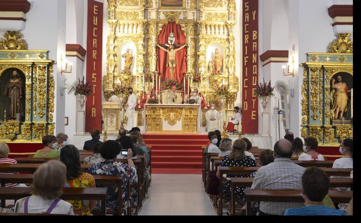 Imagen del desarrollo de una misa, imagen de archivo.