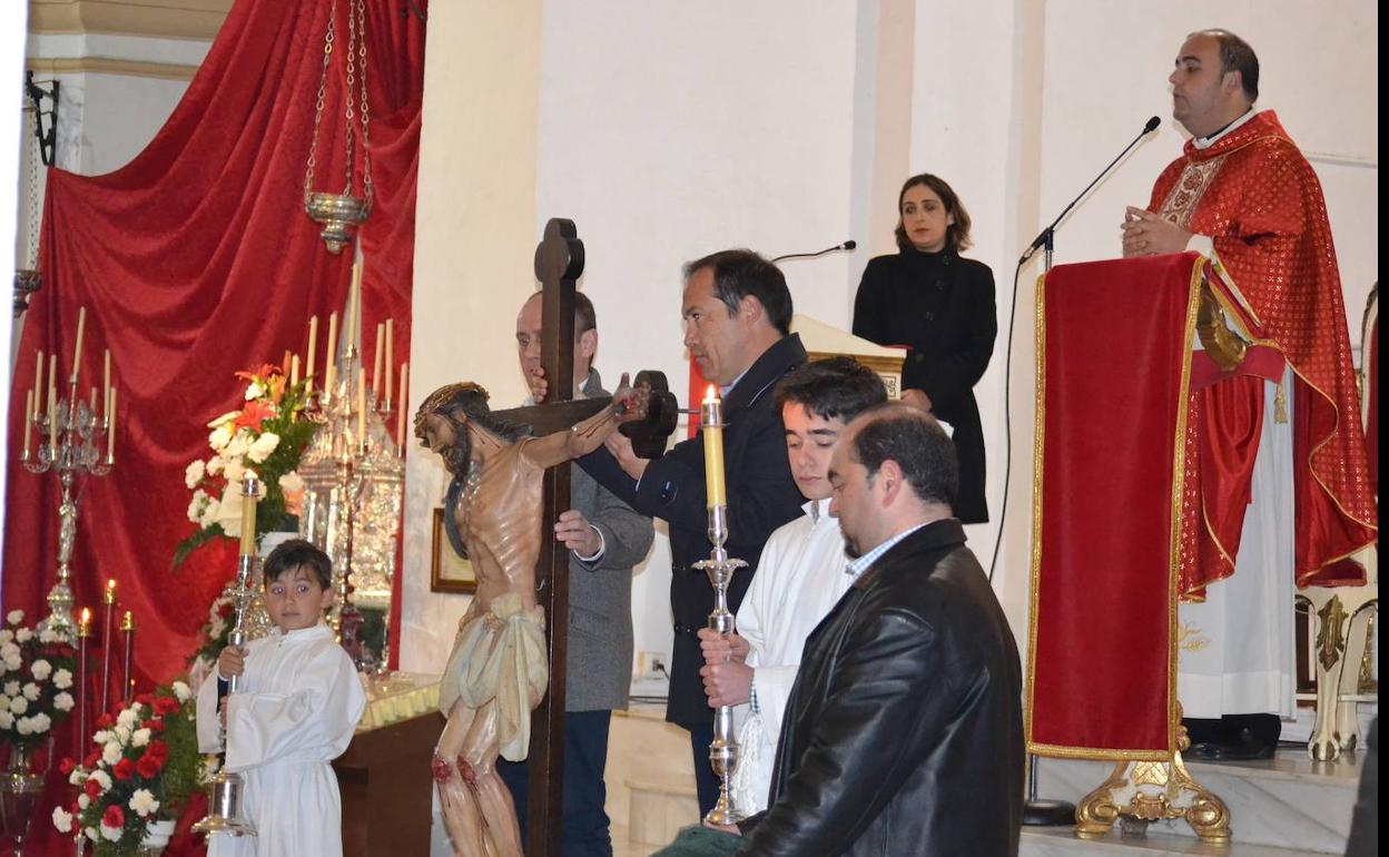 Descendimiento de la Cruz de la talla del Cristo Yacente del siglo XVIII