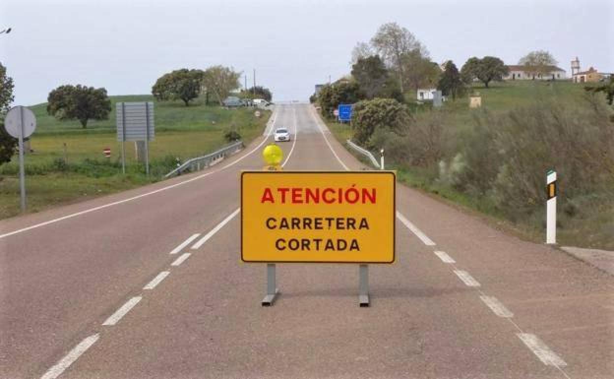 Carretera EX-112 hacía Portugal en el primerr cierre de la pandemia.