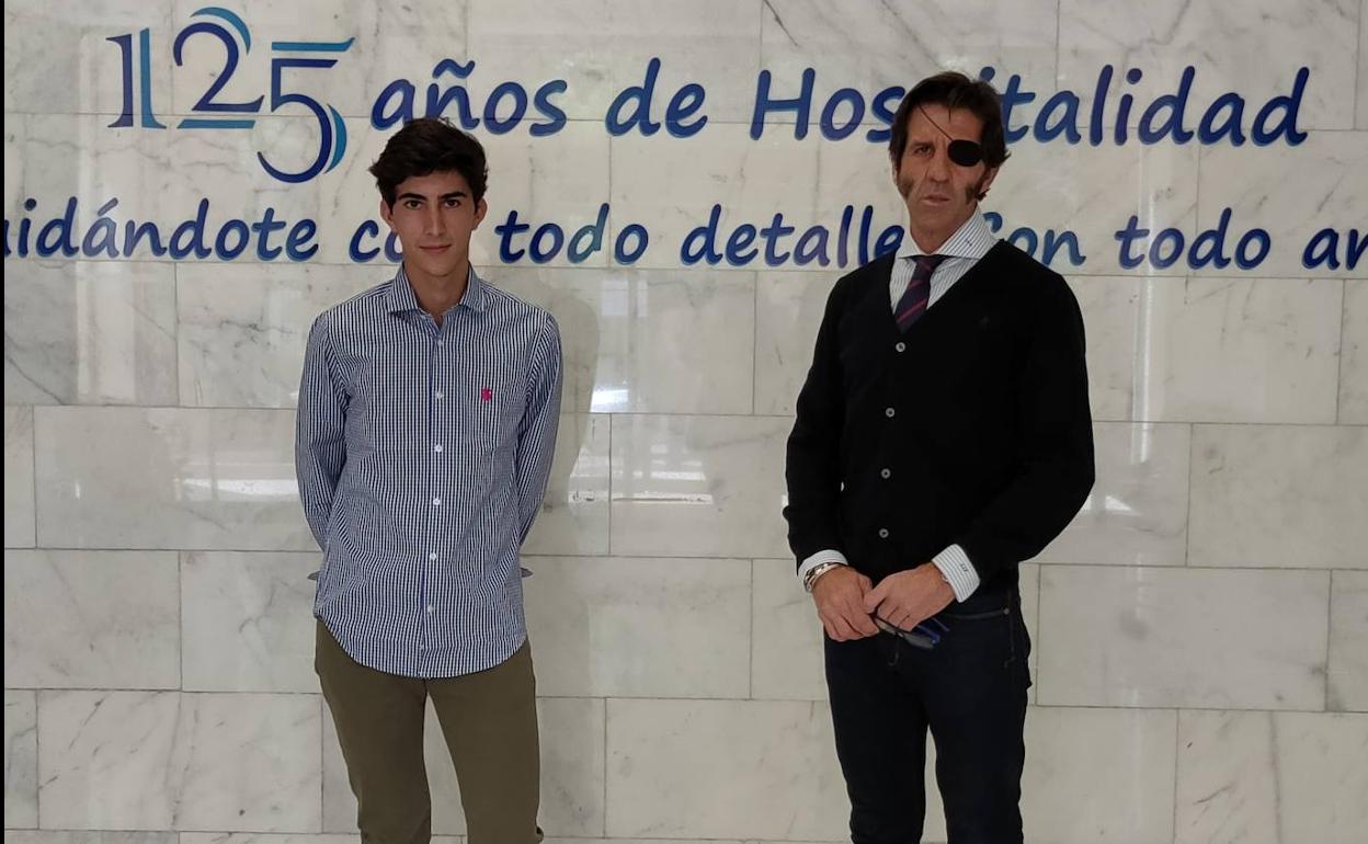 El villanovense Manuel Perera abandona el hospital una semana después de la grave cornada