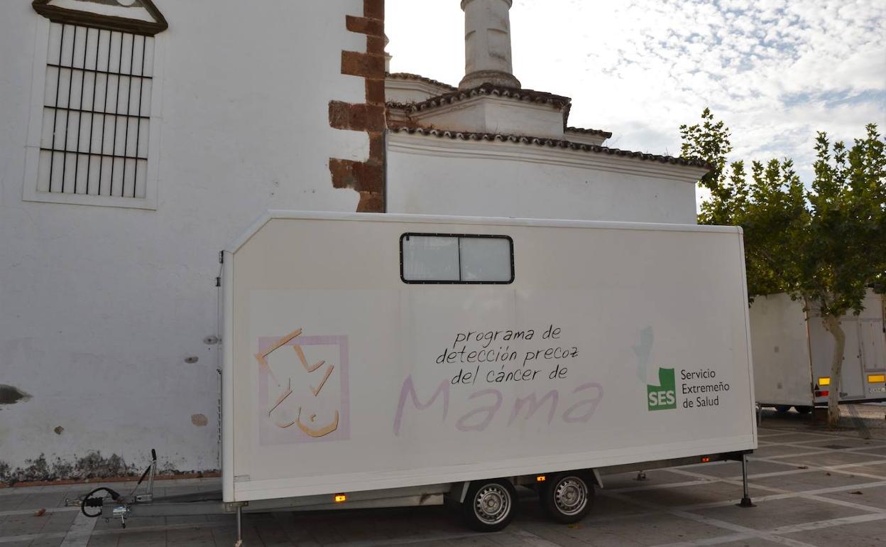 Unidad Móvil instalada en la plaza de España.