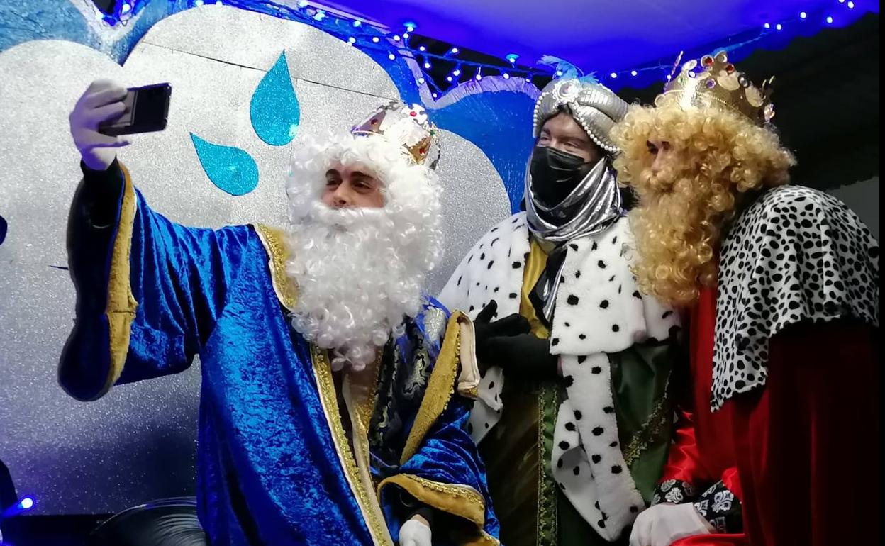 Los niños confinados por la covid-19 recibieron una vídeollamada de los Reyes Magos