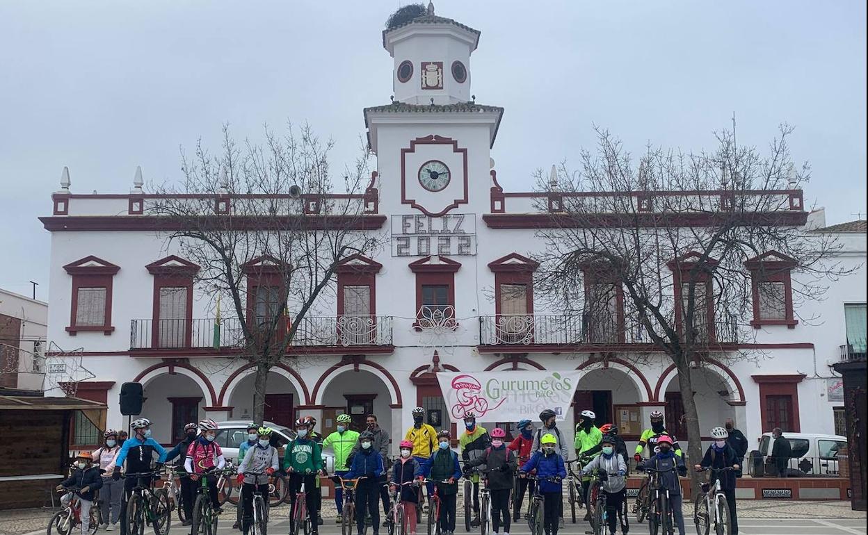 La Ciclocabalgata familiar contó con una treintena de participantes