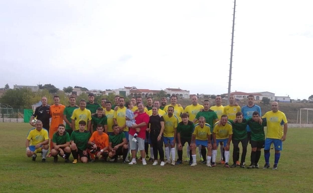 Jugadores del encuentro amistoso con fin solidario.