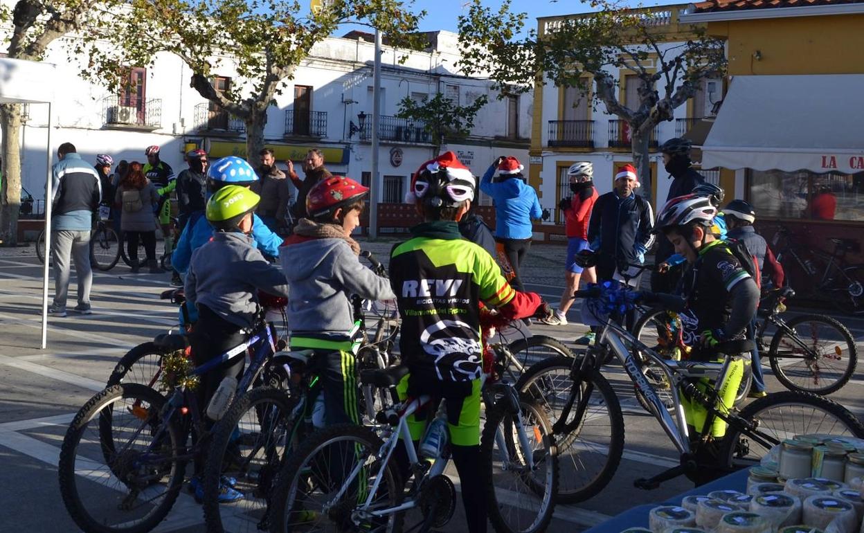 Niños participantes en una ciclocabalagata pasada, imagen de archivo.