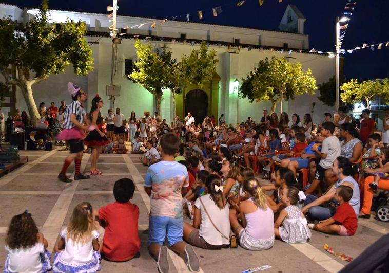 VacasFlakas y Brocolina actuarán en la localidad con el festival itinerante 'BadeCirco'