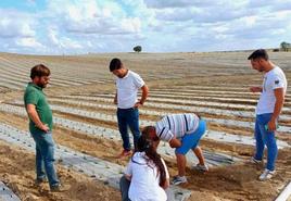 El equipo de gobierno asistió al comienzo de la planatación en junio de 2022.