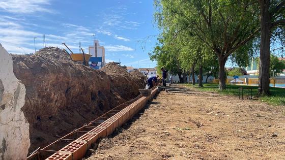 La Piscina Municipal abrirá a mediados de junio estrenando césped