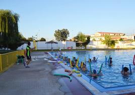 Clase de aquaerobic, imagen de archivo.