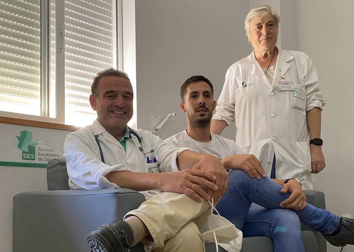 La Asociación 'Manuela Fuentes' dona sillones-cama al Hospital Perpetuo Socorro valorados en 9.000 euros