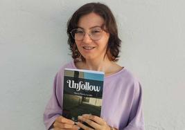 Marta Perera con su primera novela.