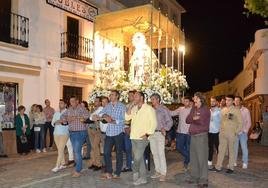 La Virgen al entrar en la Ermita.
