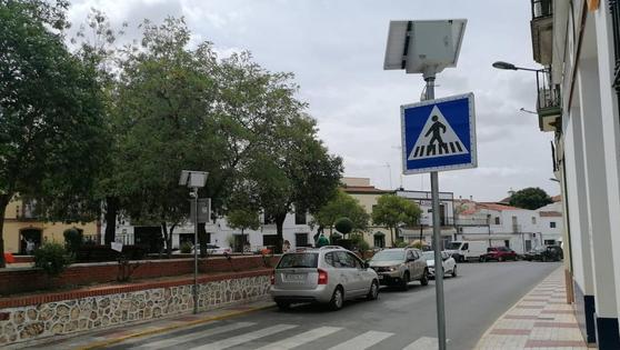 El Ayuntamiento mejora la seguridad vial con señales inteligentes de pasos de peatones
