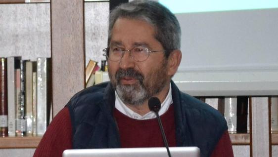 El villanovense Blas Vinagre, profesor de la UEx, lanza su nuevo libro 'El hombre entre las máquinas'
