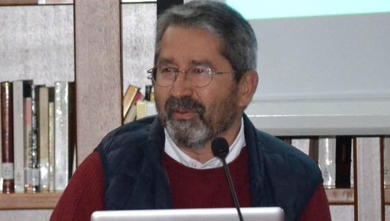 El villanovense Blas Vinagre, profesor de la UEx, lanza su nuevo libro 'El hombre entre las máquinas'