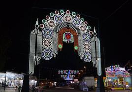 Portada del alumbrado de las Ferias y Fiestas de San Ginés en 2023.