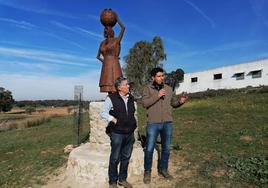 La lavandera realizada con piezas de hierro recicladas.