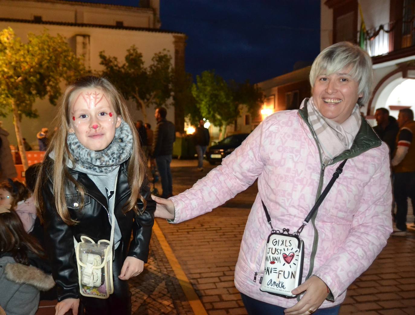 Los personajes de 'La Bella y la Bestia' protagonizaron el encendido navideño