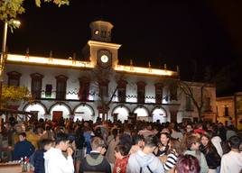 Los personajes de 'La Bella y la Bestia' protagonizaron el encendido navideño
