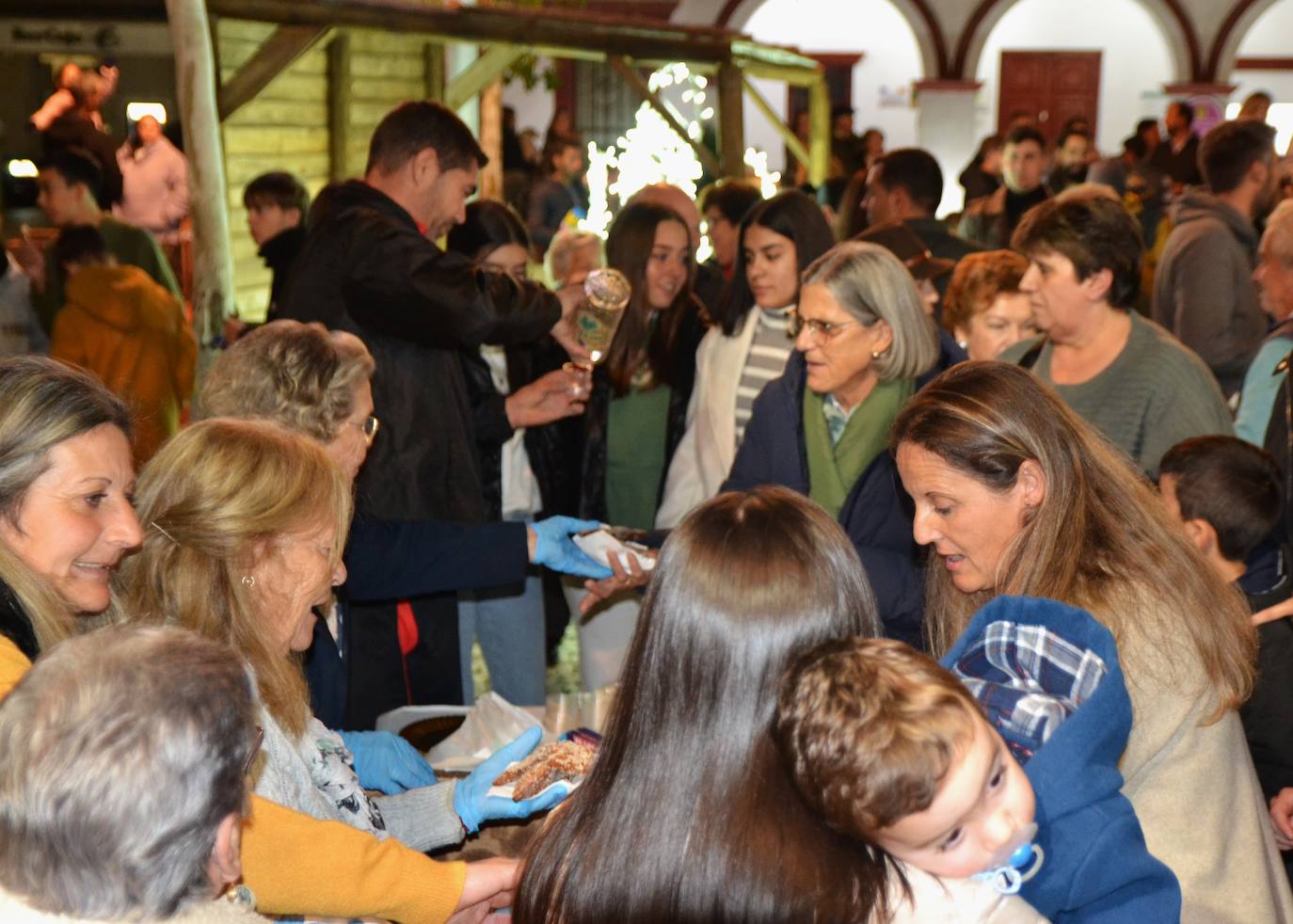 Los personajes de 'La Bella y la Bestia' protagonizaron el encendido navideño
