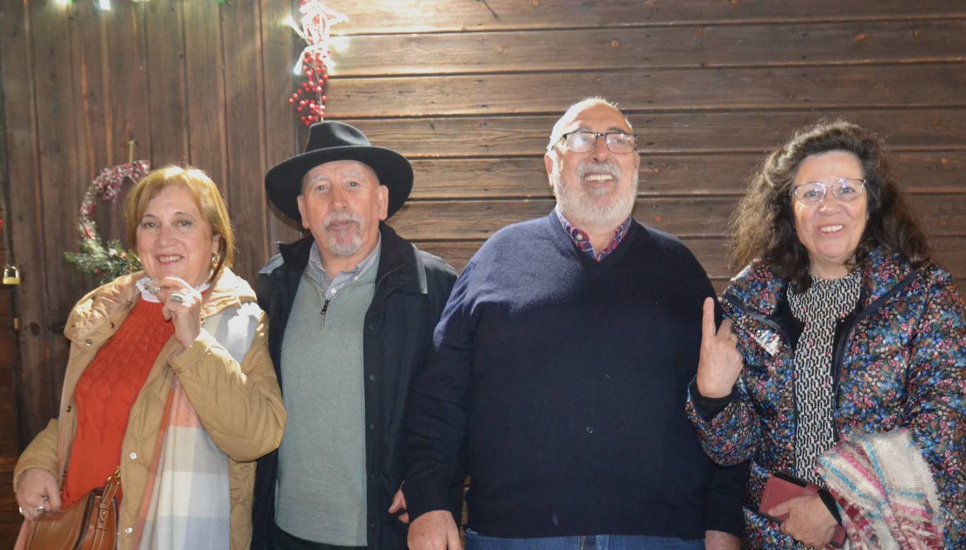 Los personajes de 'La Bella y la Bestia' protagonizaron el encendido navideño