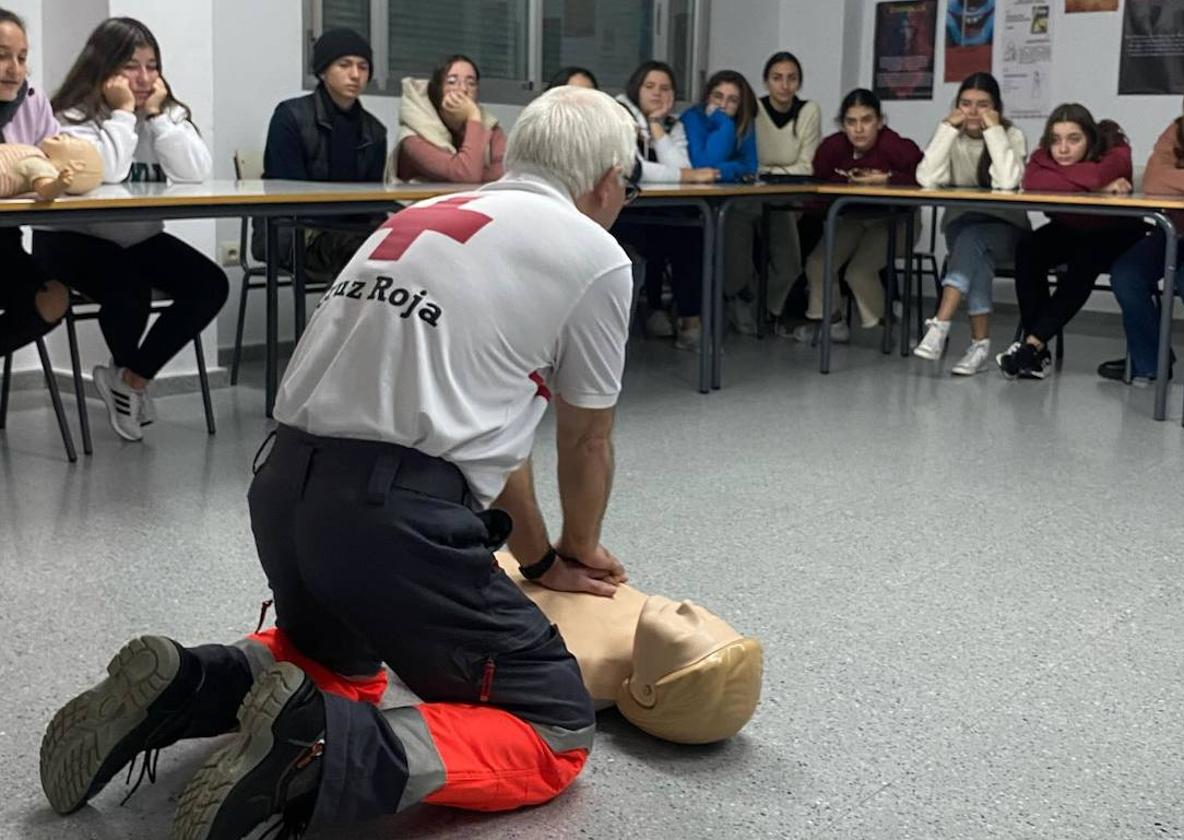 Cruz Roja realizó nuevos talleres de Primeros Auxilios en el IESO San Ginés