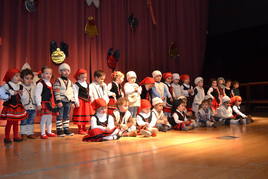 Alumnos de Primaria en su actuación, imagen de archivo.