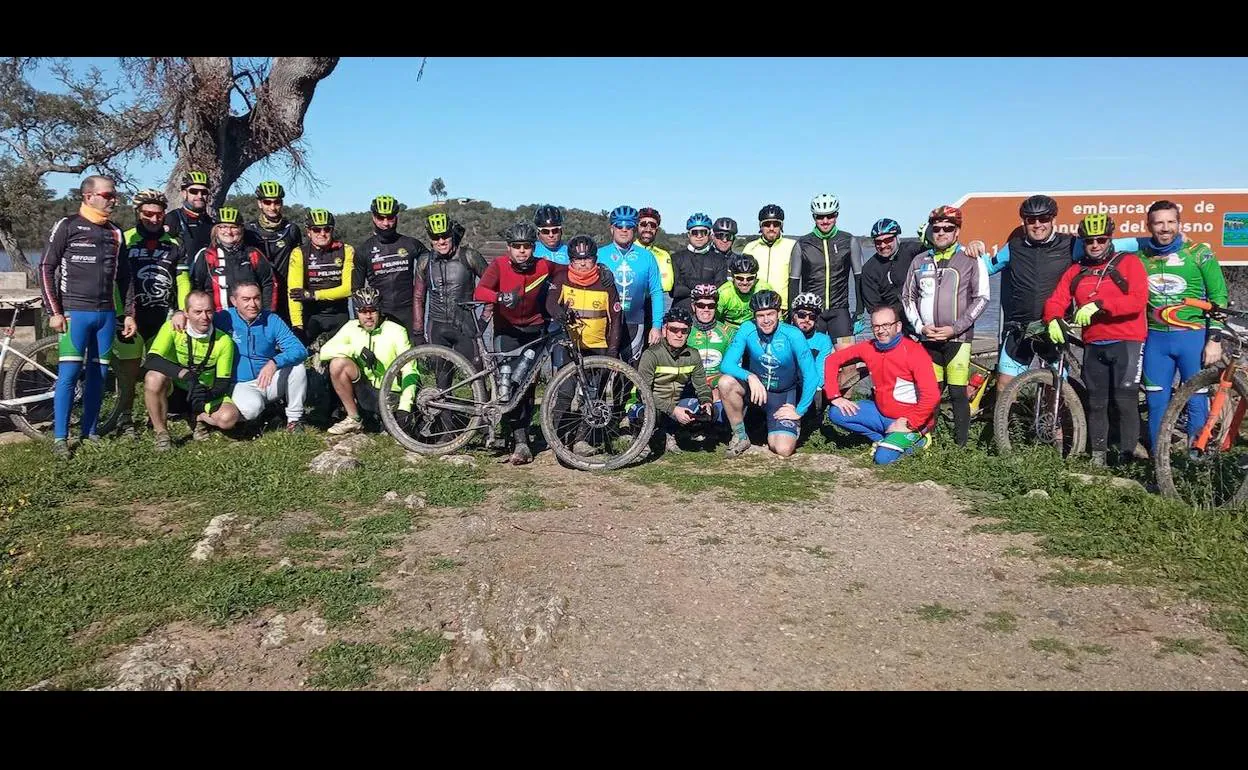 Algunos de los asistentes a la ruta.