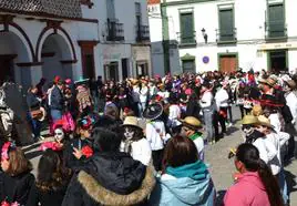 Desfile escolar de 2023 a su llegada a la plaza de España.