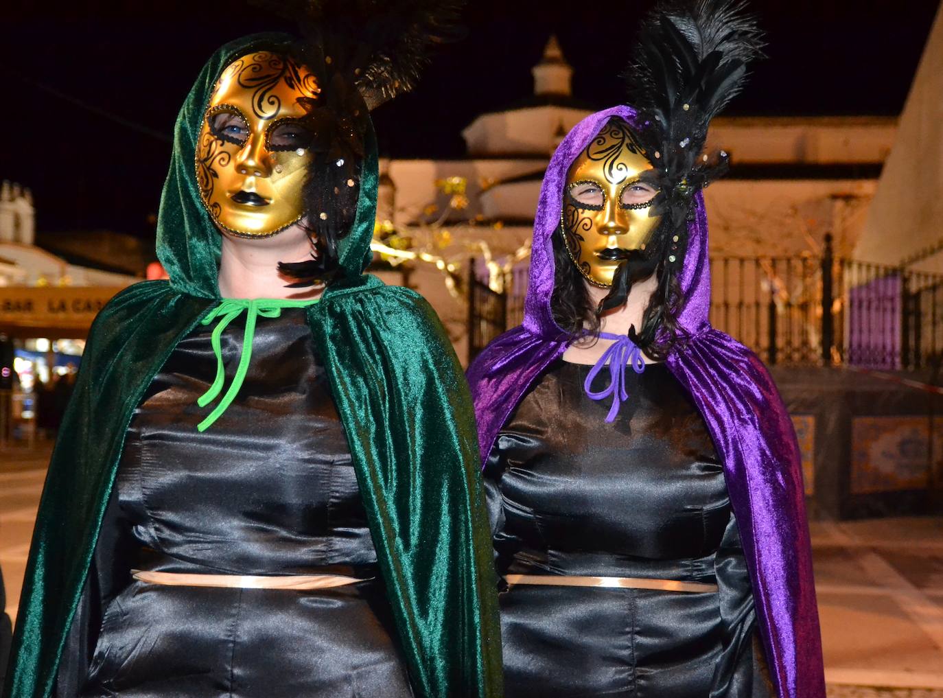 El gran desfile del carnaval acabó con un espectáculo de música y baile de las grandes comparsas