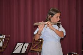 Actuación de una alumna de la Escuela de Música Municipal, imagen de archivo.