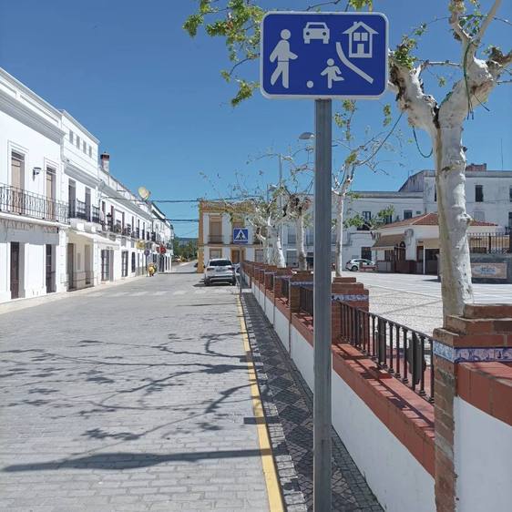 Comienza la instalación de nuevas señales de tráfico en la plaza de España