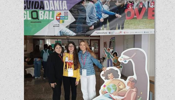 Dos alumnas y su profesora del IESO San Ginés presentes en el IX Encuentro Global de la Red Generación 21+