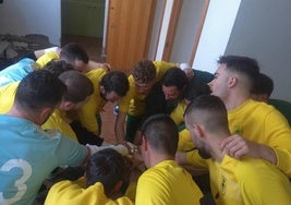 El equipo antes de salir a jugar.