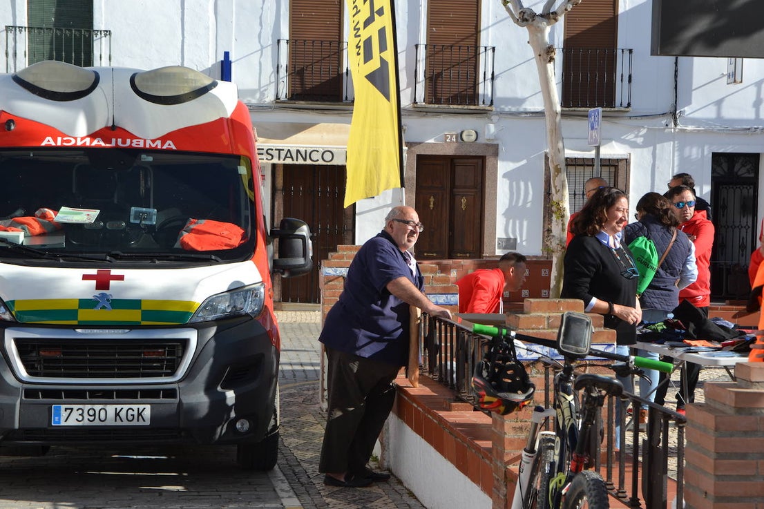 La localidad entregó 1.000 euros a Feder del VIII Trail Rayano Solidario en el que hubo más de 300 deportistas