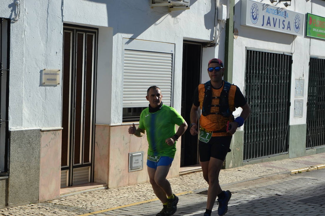 La localidad entregó 1.000 euros a Feder del VIII Trail Rayano Solidario en el que hubo más de 300 deportistas